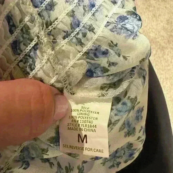 London Rose Chic Floral Smocked Blouse - Size Medium - Picture 3 of 3